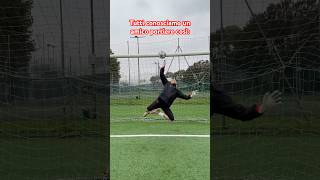 condividi con il tuo amico portiere 🤣🤣 shorts tutti ne conosciamo uno [upl. by Anehsuc720]