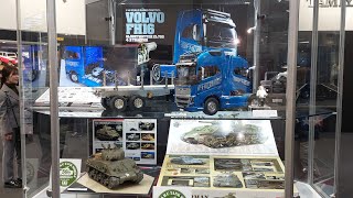 Tamiya Volvo FH16 Zugmaschine und Sherman Tank [upl. by Esimorp]