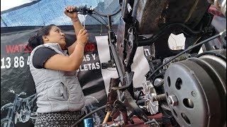 Instalando MOTOR  Mandos  PUÑOS Y FRENOS a MOTONETA RESTAURADA [upl. by Dirgni598]