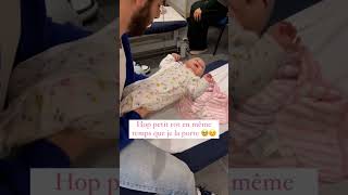 Séance d’ostéopathie pour ce beau bébé de 2 mois qui est venue avec une tenue trop mignonne [upl. by Westfahl]