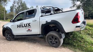 Como funciona el 4x4 y Bloqueo de diferencial Toyota Hilux [upl. by Sterrett137]