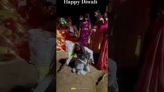 Happy Diwali dekhiae ladki kaise dal rahi hai [upl. by Perren]