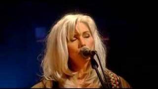 Emmylou Harris  How She Could Sing The Wildwood Flower [upl. by Mcclenon264]