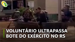 Voluntário ultrapassa embarcação do Exército com pedalinho no Rio Grande do Sul e vídeo viraliza [upl. by Hal]