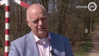 Winterswijk gooit drie onbewaakte spoorwegovergangen dicht [upl. by Emmalynn870]