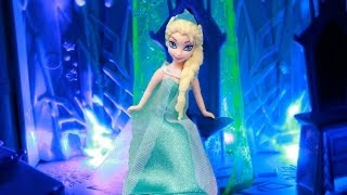 Frozen ELSA Castle Magical Lights Palace REVIEW Mattel [upl. by Verdha]