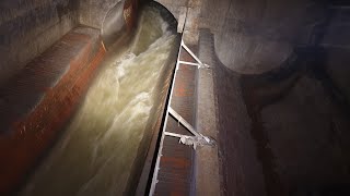 Kanalisation  RÜB  Exploring an Overflow Channel  Active Sewer  good sound [upl. by Orihakat193]