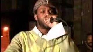 Dwele singing Hold On live in Chicago [upl. by Tham]