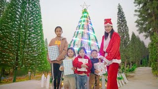 Make a Christmas tree and give gifts to poor children  Merry Christmas [upl. by Ailaht9]