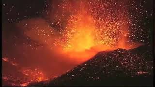 Un volcan sous la mer [upl. by Langill]