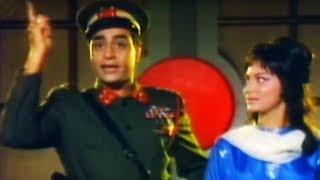 Rajendra Kumar amp Mehmood help Waheeda Rehman  Shatranj  Action Scene [upl. by Socin]