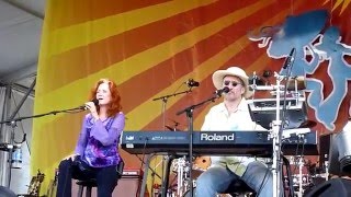 Bonnie Raitt  I Cant Make You Love Me  Live at Jazzfest New Orleans 2009 [upl. by Ruhl]