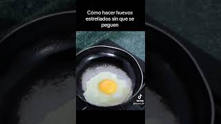 Cómo hacer huevos estrellados si que se peguen cocina [upl. by Elleret758]