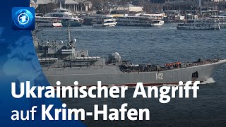 Angriff auf KrimHafen Ukraine attackiert russisches Kriegsschiff [upl. by Lipkin447]