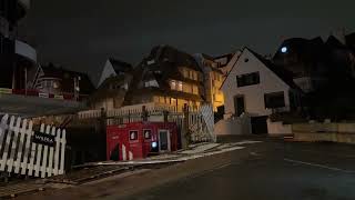 Stevige wind zorgt voor stormschade in KnokkeHeist en Zeebrugge [upl. by Omrelliug]