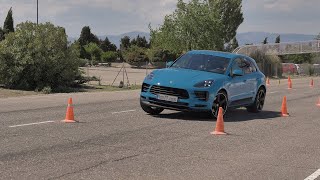 Porsche Macan 2019  Maniobra de esquiva moose test y eslalon  km77com [upl. by Nollie370]