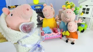 Video mit Peppa Wutz Spielzeug Eine Reise in die Vergangenheit Kinderkanal Plüpa [upl. by Kroy983]