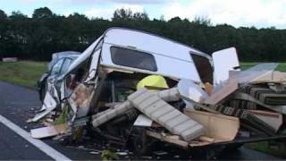 Ravage na ongeval met caravan op A28 Assen [upl. by Ribble40]