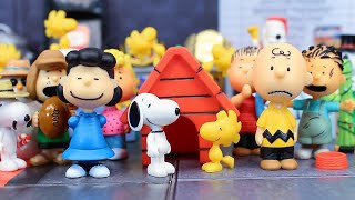 Jakks Pacific Peanuts Advent Calendar Review [upl. by Alol]