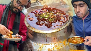 Eating Spicy NihariSiri PayeNalli Bone Marrow With Paratha amp Naan Roti at Kallu Nahari Delhi [upl. by Neetsirk]