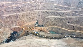 Chine  au moins cinq morts et de nombreux disparus dans leffondrement dune mine de charbon [upl. by Hussar]