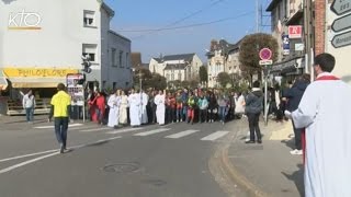 Pélerinage des étudiants dîle de France à Chartres [upl. by Ianaj]