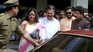 കേറുമ്പോ മുട്ടൂലോ ഒന്ന് ഒതുങ്ങി നിക്കടോ Commissioner Movie Scene  Suresh Gopi [upl. by Moseley]