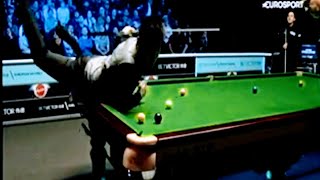 KBV228 Ronnie OSullivan laughs as Liang Wenbo ends up on the snooker table after difficult shot [upl. by Leund]