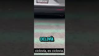 Poblano se estacionó bloqueando una ciclovía y al ser confrontado por un ciclista le respondió [upl. by Adiehsar]