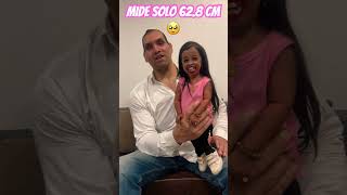 El Gran Khali Carga a Jyoti Amge la Mujer Más Pequeña del Mundo 🤯 shortsvideo [upl. by Atled]