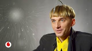 Neil Harbisson músico artista y primer cíborg reconocido legalmente por un gobierno [upl. by Revned727]