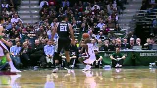 Earl Boykins schools Tim Duncan Jan 12 2011 [upl. by Daniel]