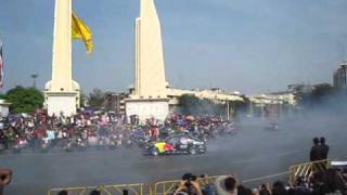 Red Bull F1 amp Drift demonstration  Ratchadamnoen Road Bangkok 18 Dec 2010 [upl. by Nevuer]