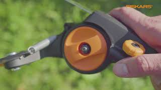 Сучкорез плоскостной Fiskars PowerGear UPX82 [upl. by Oicirbaf]