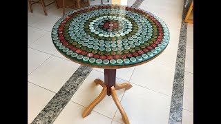 MESA DE TAMPINHAS E RESINA EPOXY  MOSAICO  MESA TAPA  BOTTLE LID TABLE AND EPOXY RESIN  MOSAIC [upl. by Mcleod]