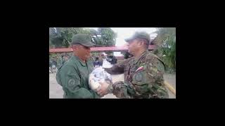 Entrega de Bolsas de Alimentos al Personal Militar Orgánicos de la 43 BAC [upl. by Yadrahc849]