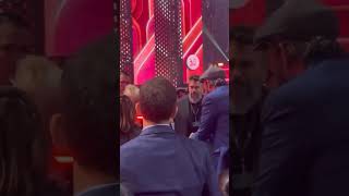 Karol G y Feid saludando a Juan Luis Guerra en los Latin Grammy  News Feid karolg pintiita [upl. by Sarson463]