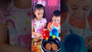 Children make a delicious healthy veggie burger sandwich shorts food viral trending kids viral [upl. by Imer189]