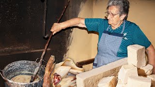 JABÓN CASERO con GRASAS y HUESOS sobrantes en la cocina ACEITE usado agua y sosa [upl. by Lemmueu]