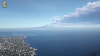 Etna il vulcano in eruzione ripreso da un aereo militare [upl. by Phylys]