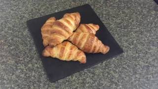 Croissant au beurre fait maison  recette facile à faire [upl. by Nomae]