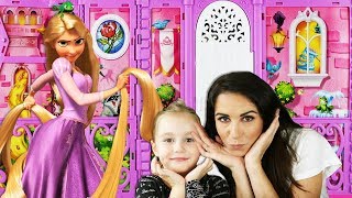 Les princesses Disney héritent dun magnifique CHATEAU qui se transforme en MALLETTE  Hasbro [upl. by Lebiralc]