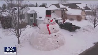 30foottall snowman made by Buffalo Minn family becomes neighborhood attraction [upl. by Nauqit]