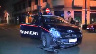 Incidente tra polizia e carabinieri [upl. by Ynnavoeg]