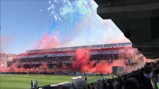 Foggia  Bari Lo spettacolo è sugli spalti doppia coreografia e tifo infernale [upl. by Marquis]