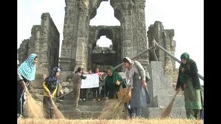 Kashmir students clean up world famous Martand Sun temple [upl. by Guadalupe]