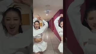 Jennie dancing to pretty girl mantra mantra jenniedance [upl. by Salome]