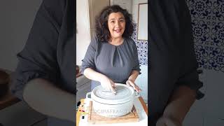 ¿Cómo cocinar con la cocotte de hierro de Staub Técnica de la quottapa fríaquot [upl. by Aniras]