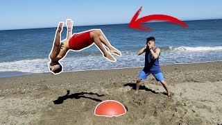 EL RETO DE LOS BACKFLIPS CON UNA BOLA DE FITNESS ENTERRADA EN LA PLAYA [upl. by Devad]