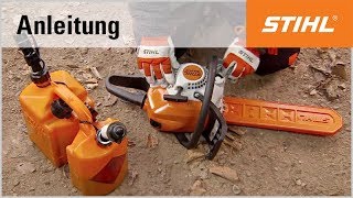 Eine STIHL Motorsäge mit Kraftstoff und Kettenöl betanken [upl. by Loren]